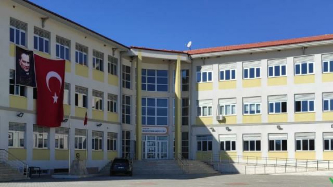 Eşme Mesleki ve Teknik Anadolu Lisesi Fotoğrafı